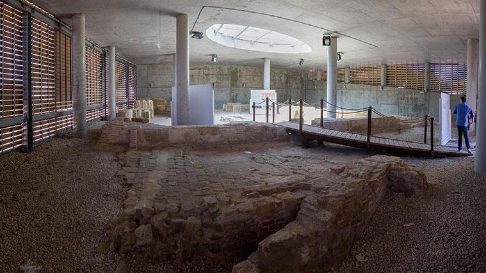 El interior del Centro de Interpretación de San Lázaro, en el barrio del Arrabal de Zaragoza.