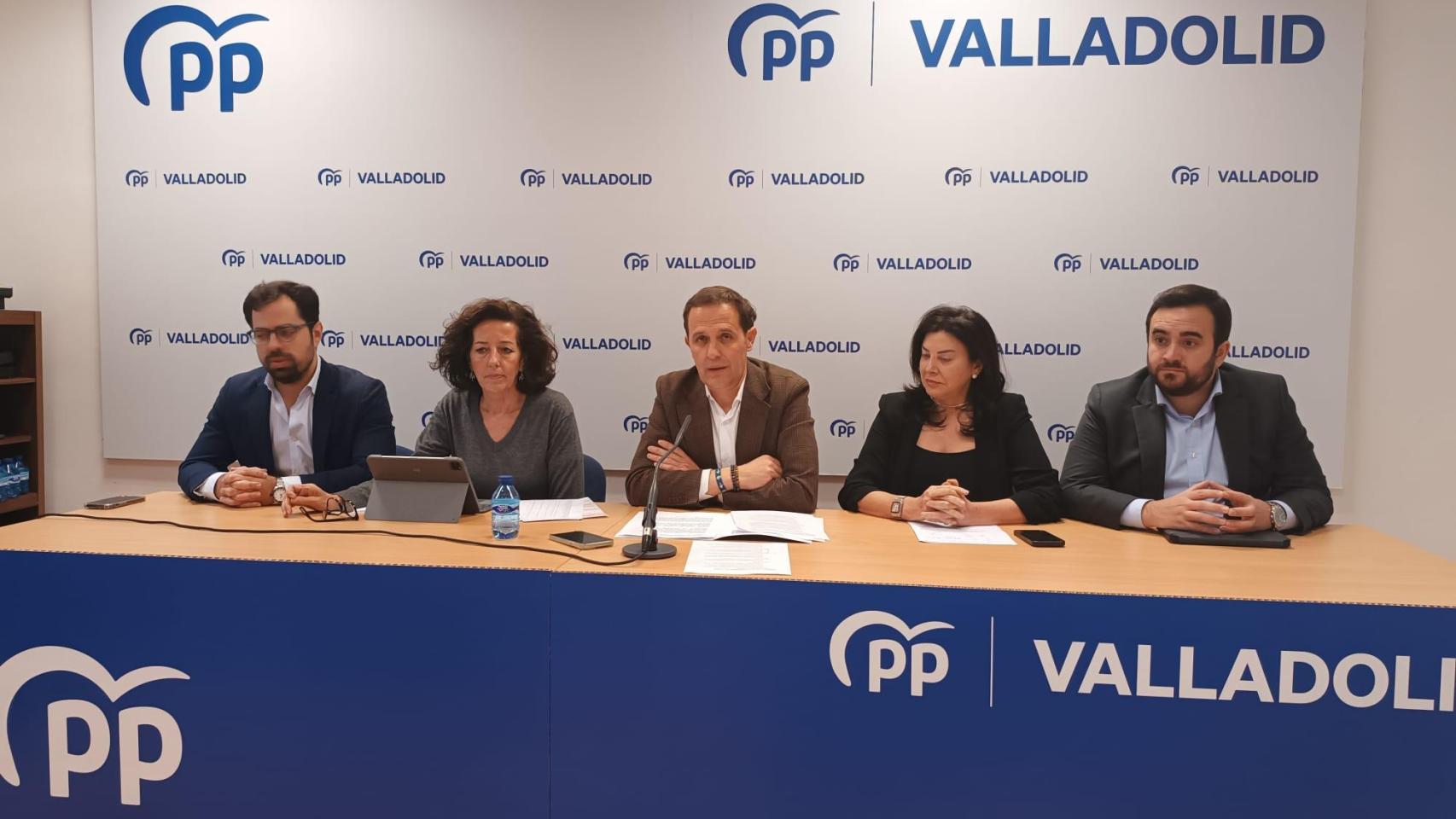 Senadores y diputados del PP en Valladolid durante la rueda de prensa