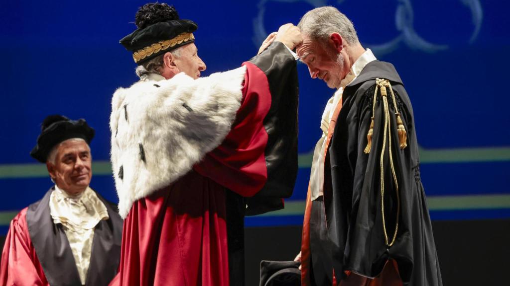 Felipe VI, investido por primera vez 'honoris causa'.