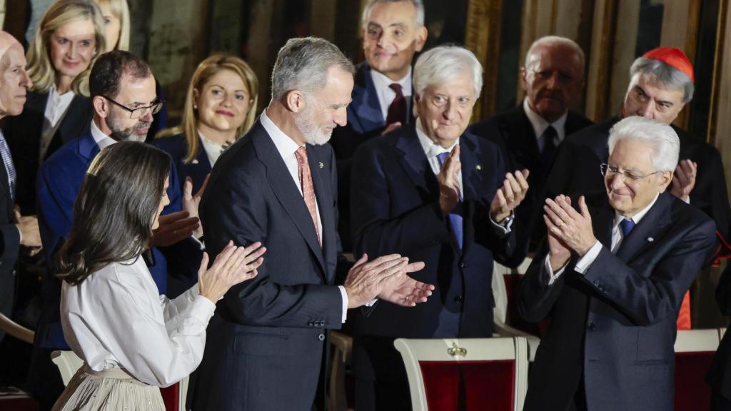 La reina Letizia, Felipe VI y Sergio Mattarella durante la gala.