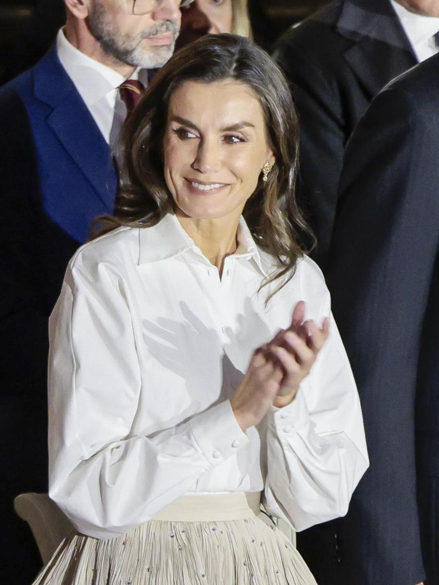 La reina Letizia, visiblemente contenta en el acto en el que el Rey ha sido investido doctor 'honoris causa'.