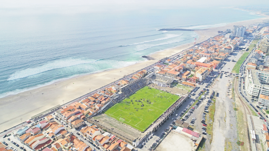 El antiguo estadio del Sporting Clube de Espinho junto al mar