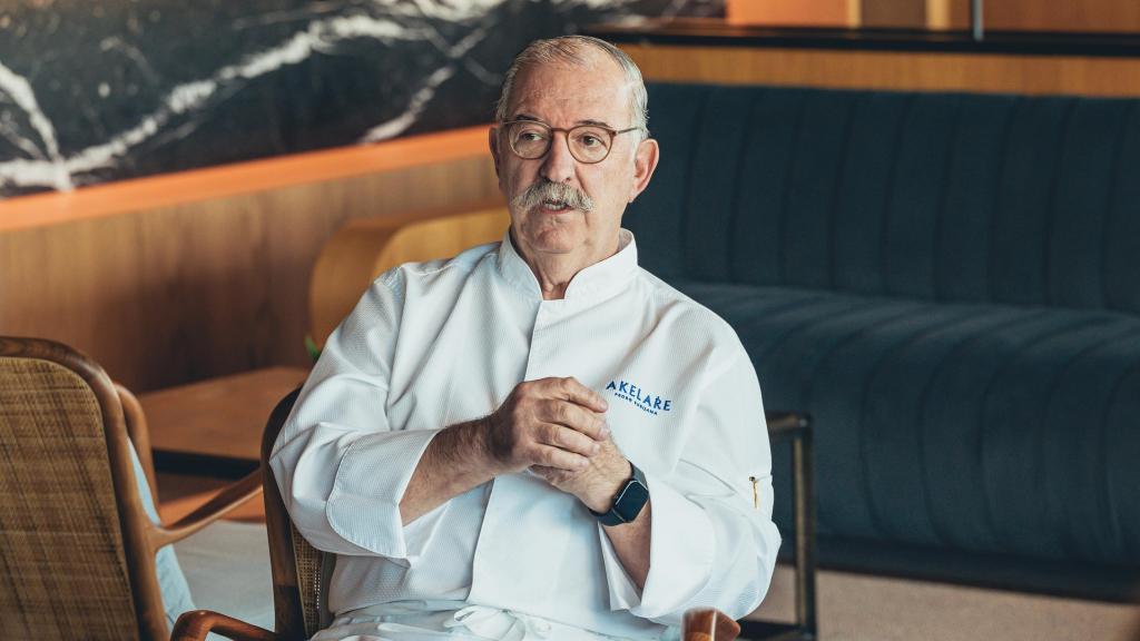 Pedro Subijana en su restaurante tres estrellas Michelin, Akelarre.