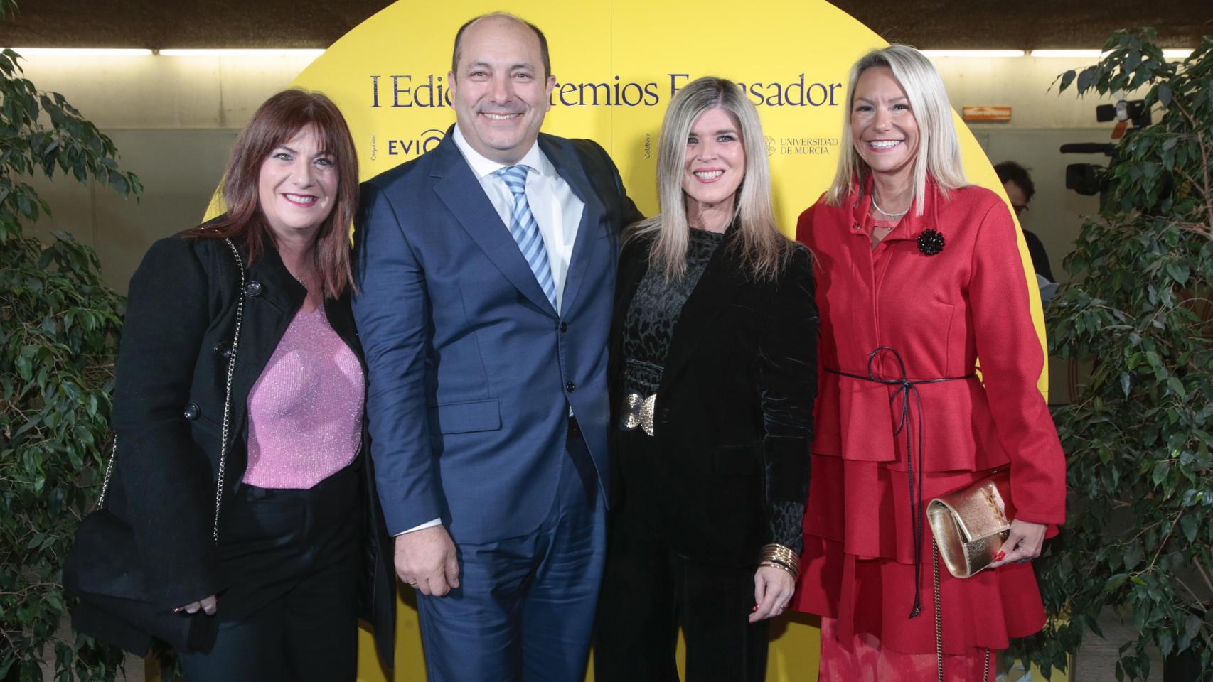 El famoseo del photocall de los Premios Envasador que Eviosys ha celebrado en la Universidad de Murcia