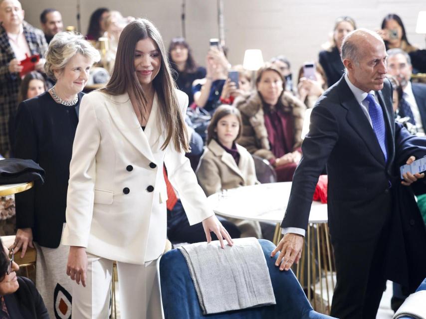 La Infanta ha llegado puntual a la cita, muy sonriente.