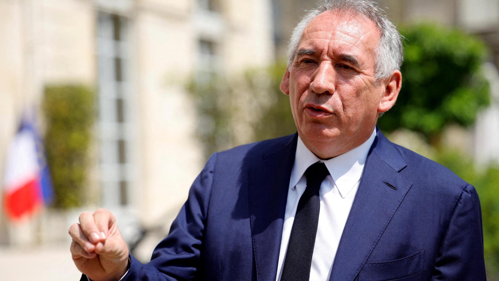 François Bayrou, el veterano centrista admirador de Enrique IV que elige Macron para enderezar el rumbo de Francia