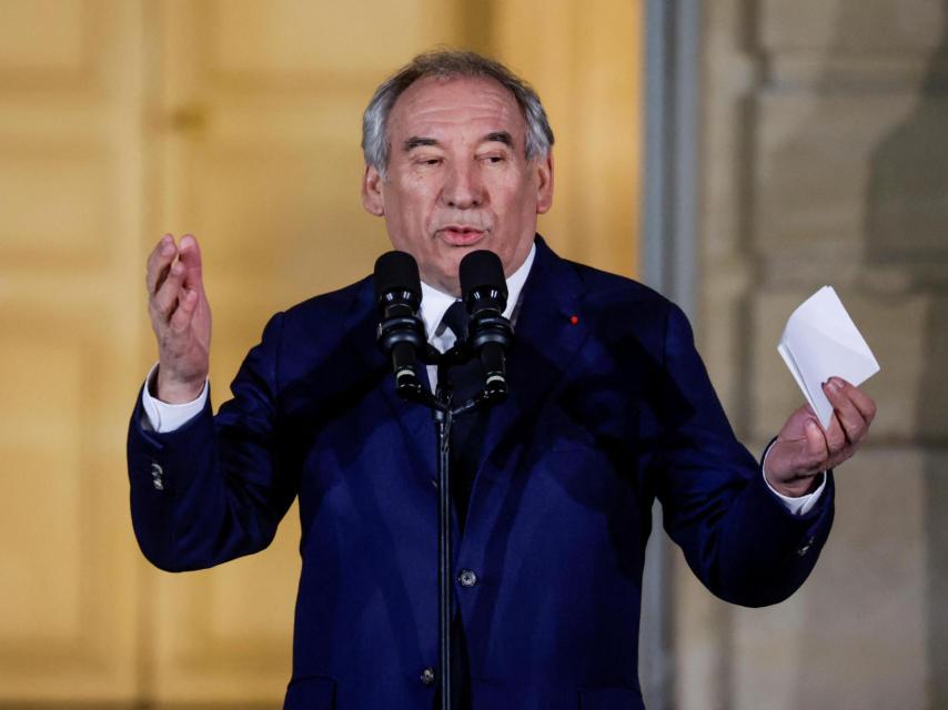 Francois Bayrou, durante la ceremonia para el paso del testigo en el Hotel Matignon en París.