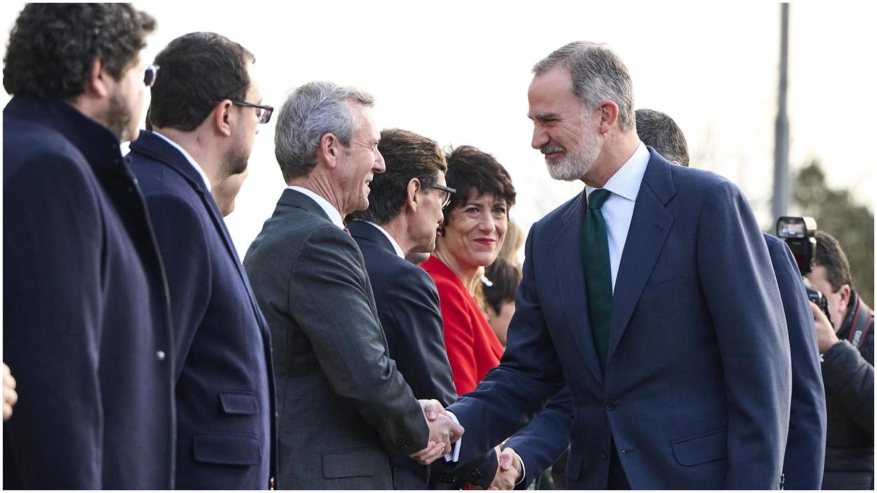 Saludo de Felipe VI y Alfonso Rueda