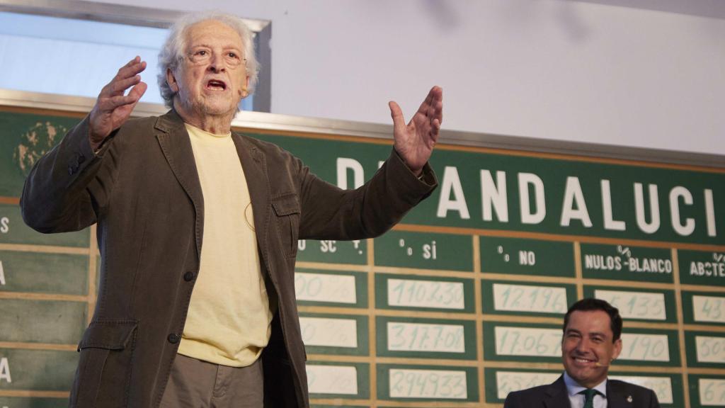 Alejandro Rojas Marcos y Juanma Moreno durante la presentación del libro Historia del Partido Andalucista en la Casa Museo de Blas Infante el 19 de octubre de 2022