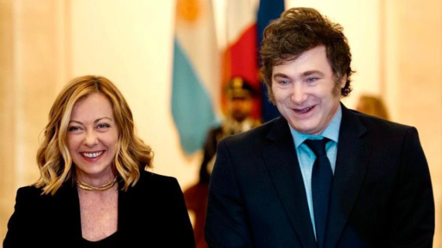 La primera ministra italiana, Giorgia Meloni, y el presidente argentino Javier Milei durante su visita a Italia.