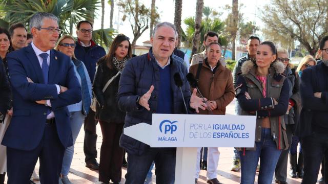 Elías Bendodo declara ante los medios durante un acto en Málaga celebrado este sábado.