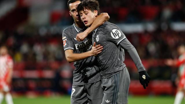 Lucas Vázquez felicita a Arda Güler por un gol con el Real Madrid