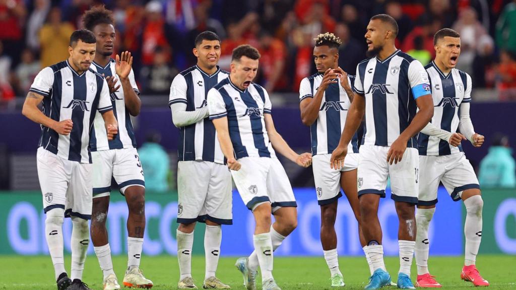 Los jugadores del Pachuca celebran durante la tanda de penaltis