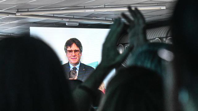 Carles Puigdemont interviene telemáticamente desde Waterloo en el Congreso de Junts que lo reeligió presidente del partido, el pasado 27 de octubre.