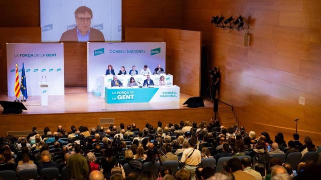 Puigdemont interviene por videoconferencia, este sábado, ante el Consell Nacional de Junts reunido en Vila-seca (Tarragona),