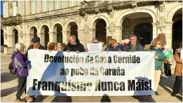 Manifestación por la devolución de la Casa Cornide