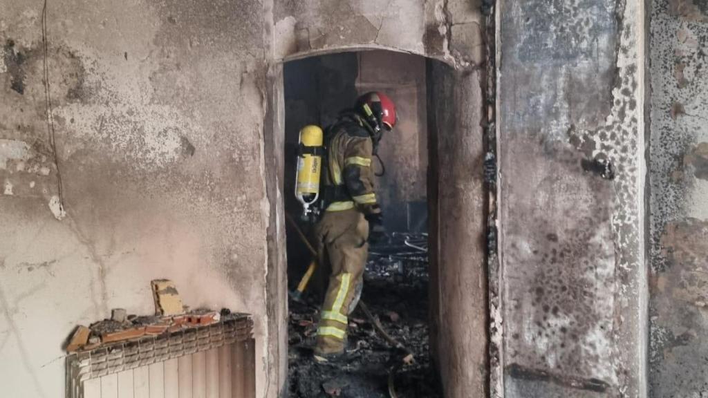 Incendio en el interior de la vivienda en Albalate (Teruel)