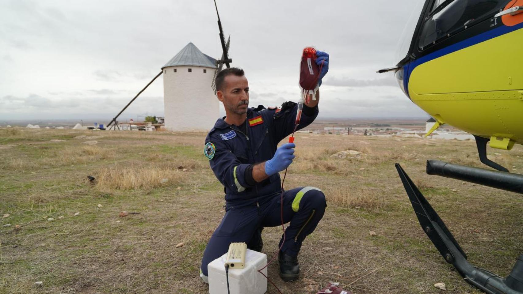 Castilla-La Mancha supera las 100 transfusiones sanguíneas en helicóptero sanitario.