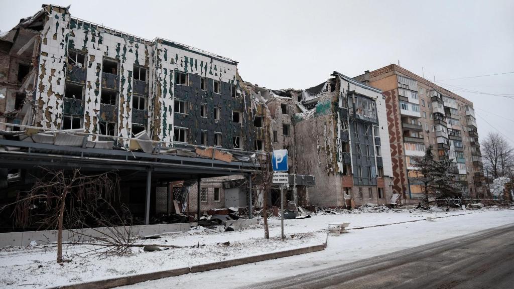 La avenida principal de Pokrovsk, bombardeada por las tropas rusas.