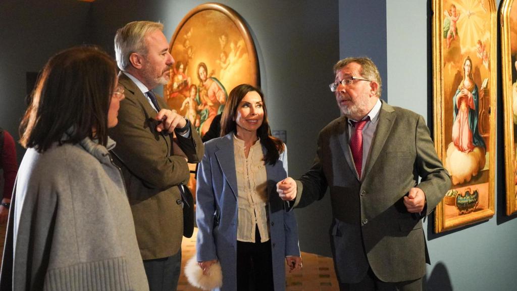 Marta Fernández y Jorge Azcón, durante la inauguración de la exposición.