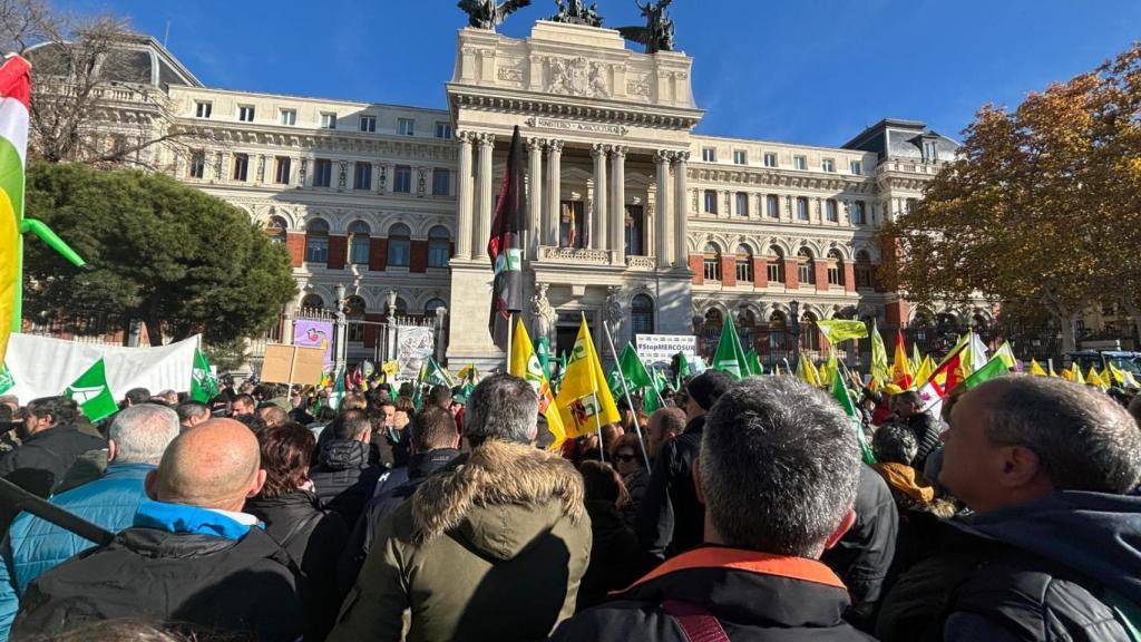 Protestas de los agricultores y ganaderos frente al Ministerio de Agricultura, en Madrid