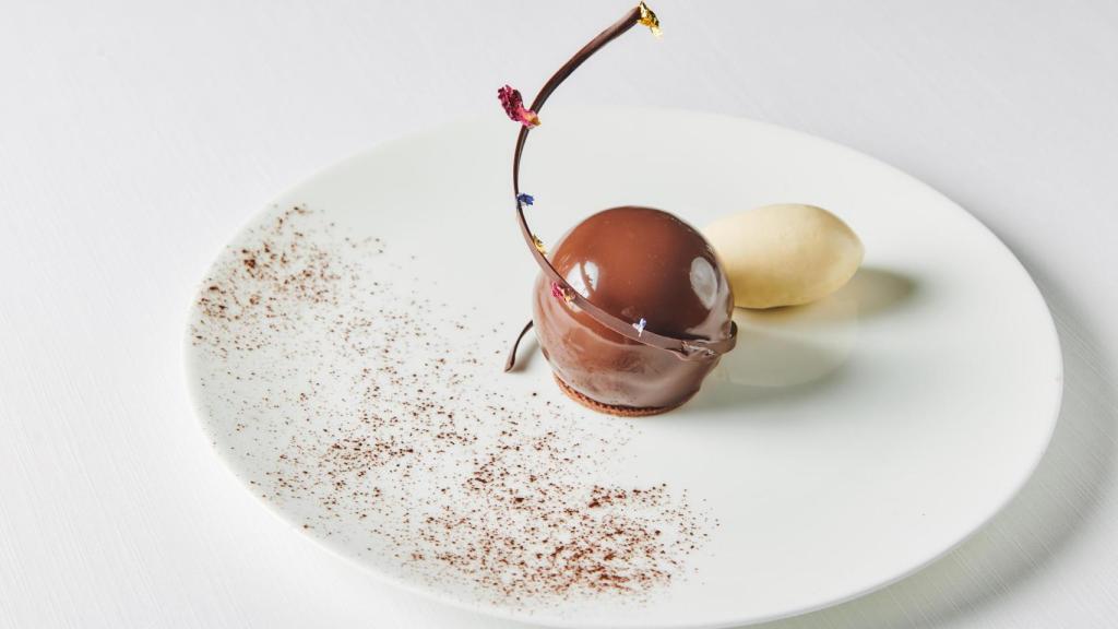 Uno de los postres del Four Seasons, banqueting de chocolate bonbon.