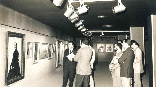 La sala de exposiciones en 1973 con la muestra 'Siglo y Medio de Pintura Alicantina'.