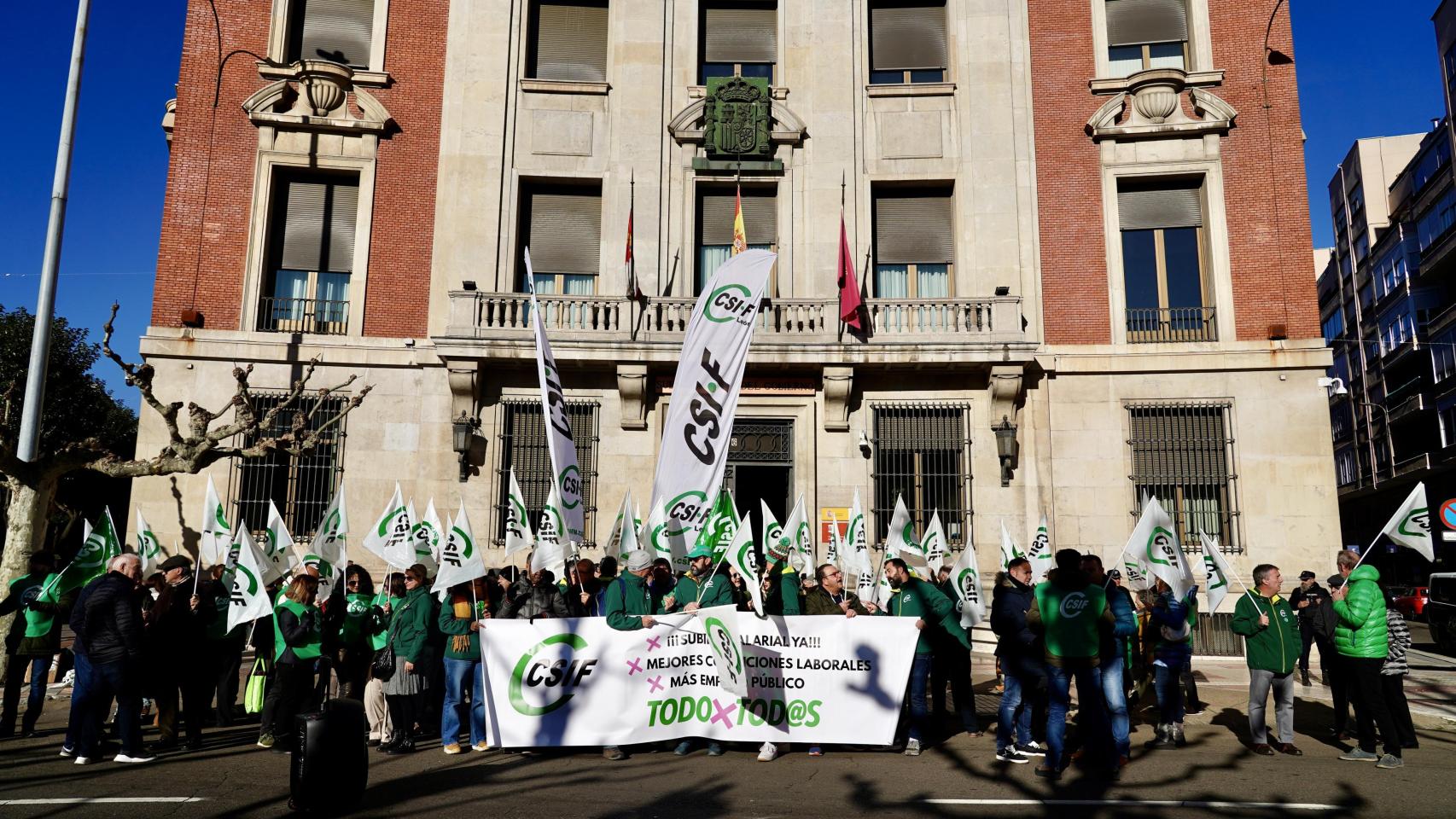 Movilización de CSIF ante la Subdelegación del Gobierno en León