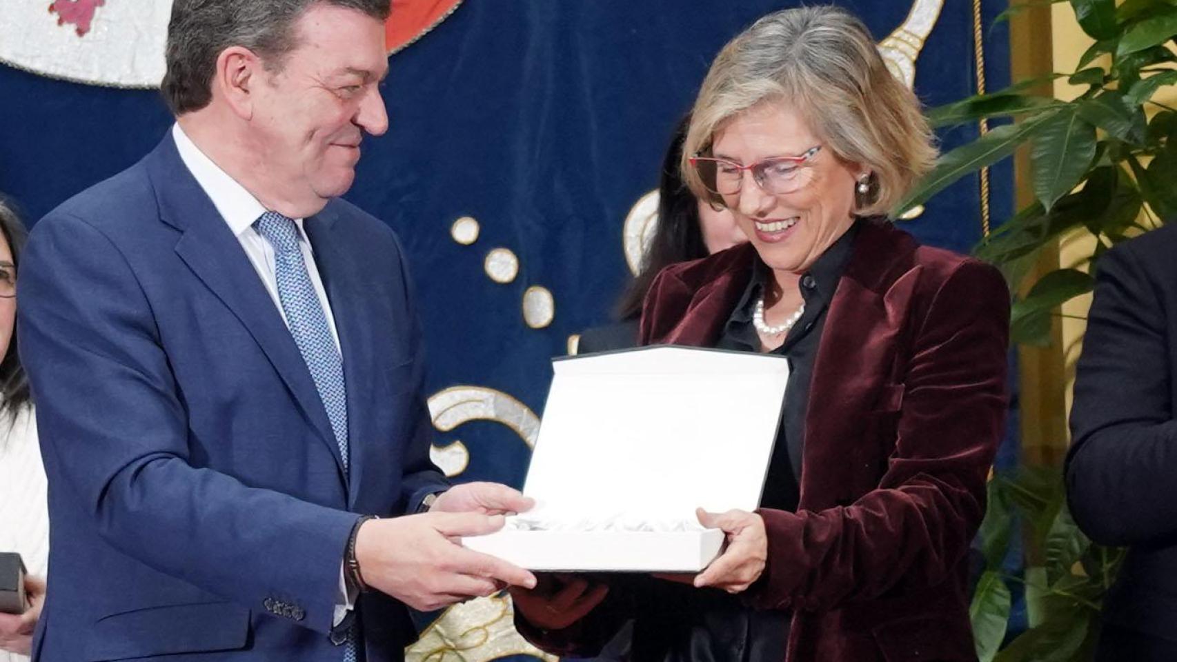 El consejero de la Presidencia, Luis Miguel González Gago, durante la entrega de las distinciones a los empleados públicos de su departamento, este lunes