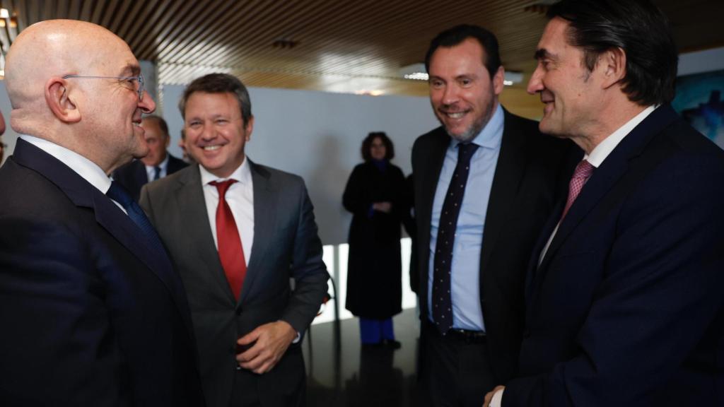 Jesús Julio Carnero, Óscar Puente y Suárez-Quiñones esta tarde antes de la reunión en Valladolid