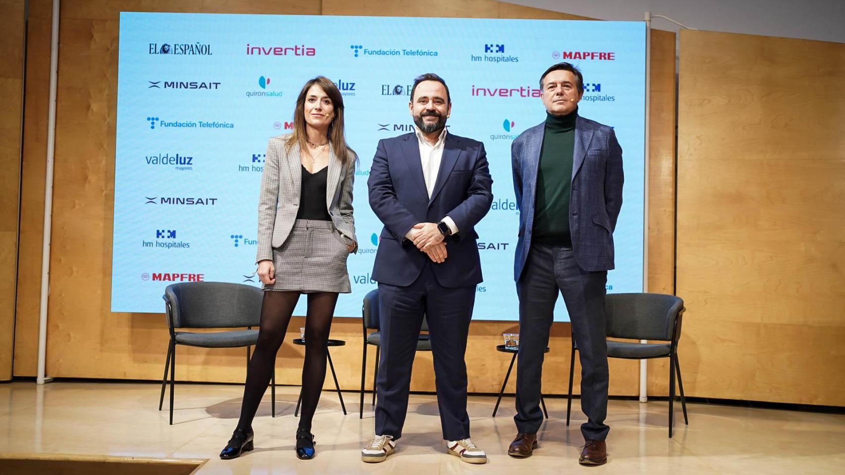 Débora Nuevo, jefa de servicio de la Unidad de Longevidad y Microbiota de Olympia Quirónsalud; Eduardo Ortega, redactor de Invertia; y Niko Mihic, director de la Unidad de Prevención Precoz Personalizada de HM Hospitales en el II Foro Silver Economy organizado por EL ESPAÑOL-Invertia.