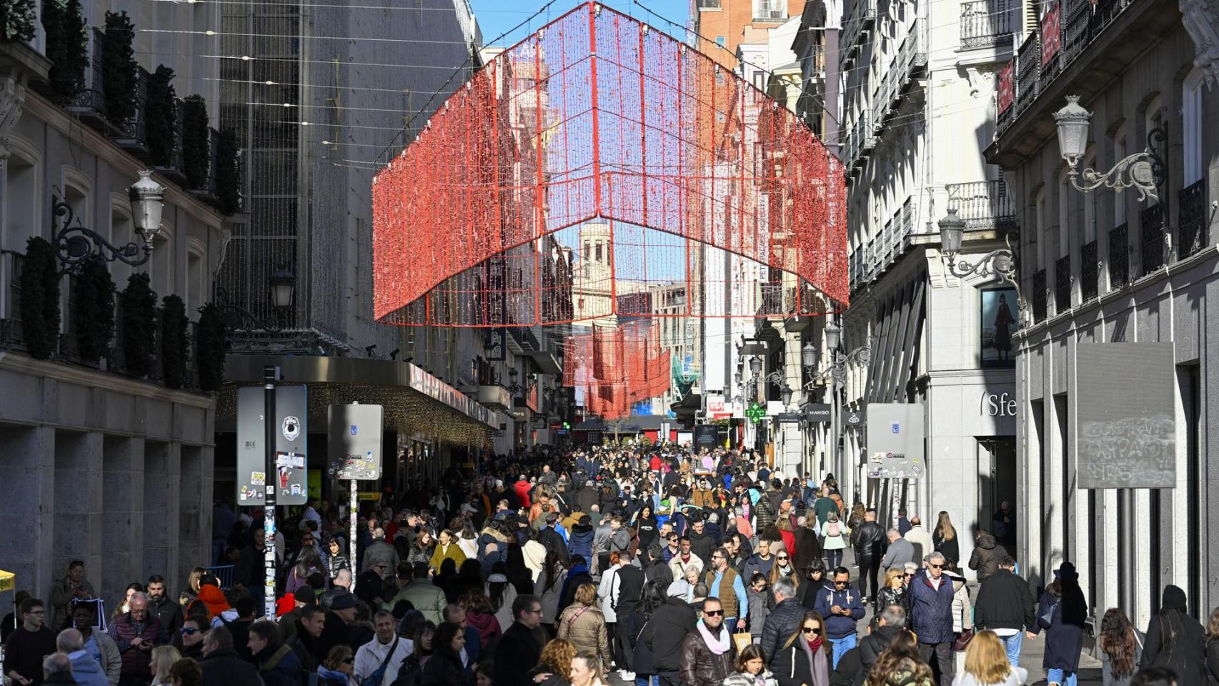 Una de las calles aledañas a Gran Vía, llena de gente, el pasado 7 de diciembre.