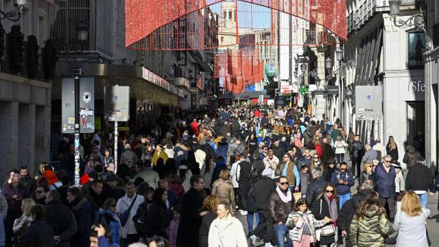 La Gran Vía, llena de gente.