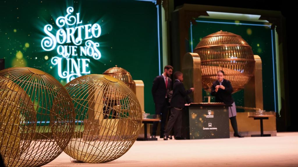 Los niños de San Idelfonso cantan las bolas de la lotería