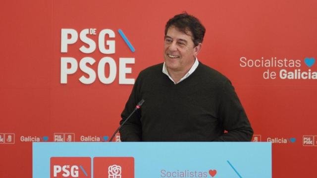 El secretario xeral del PSdeG, José Ramón Gómez Besteiro, en rueda de prensa.