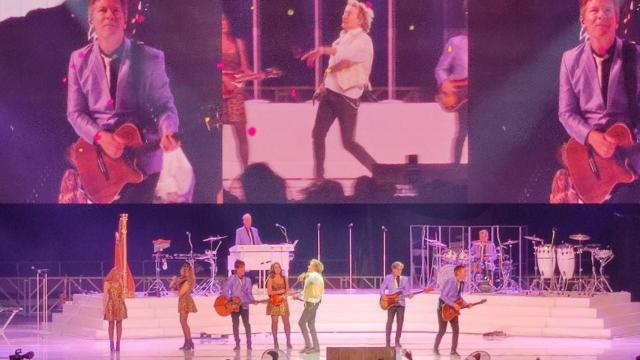 Rod Stewart y su banda mientras interpretan su éxito 'Maggie May'.