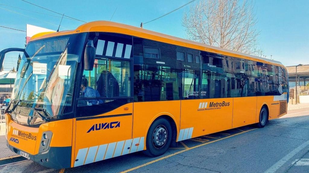 La Generalitat pone en marcha cinco líneas para dar servicio a los pueblos afectados de l'Horta Sud. GVA