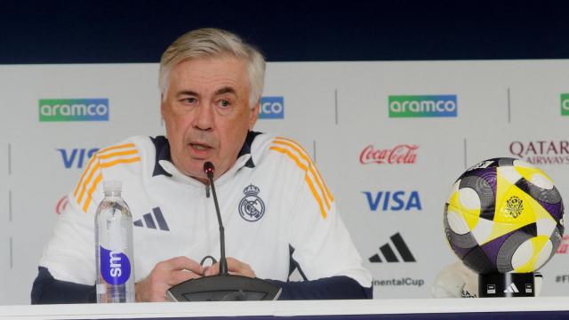 Ancelotti atiende a los medios en la rueda de prensa previa a la final de la Copa Intercontinental.