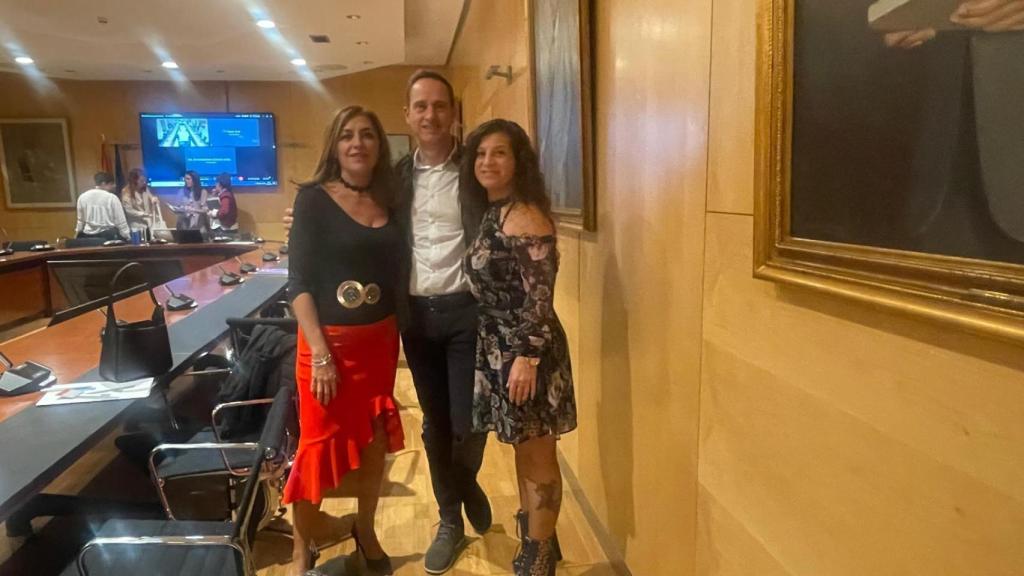 Juan Carlos García Benito, Ana Sánchez Martínez y Patricia Mº Olivares, hace unos días, tras una reunión con el ministerio.