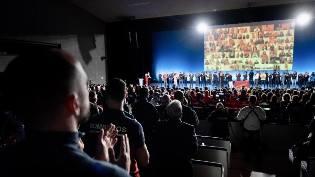 Los asistentes, en el escenario.