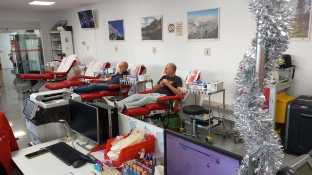 Donantes de sangre en la sede del Banco de Sangre y Tejidos en Aragón