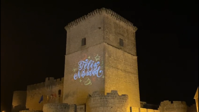 Proyección en la torre del castillo de Portillo (Valladolid)