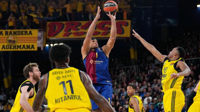 Justin Anderson lanza a canasta durante el partido ante el Fenerbahçe en el Palau.