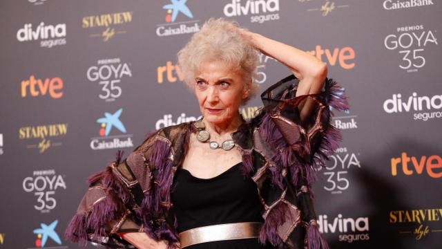 Marisa Paredes posando en la alfombra roja en la 35 edición de los Premios Goya. Foto: Álex Zea / Europa Press