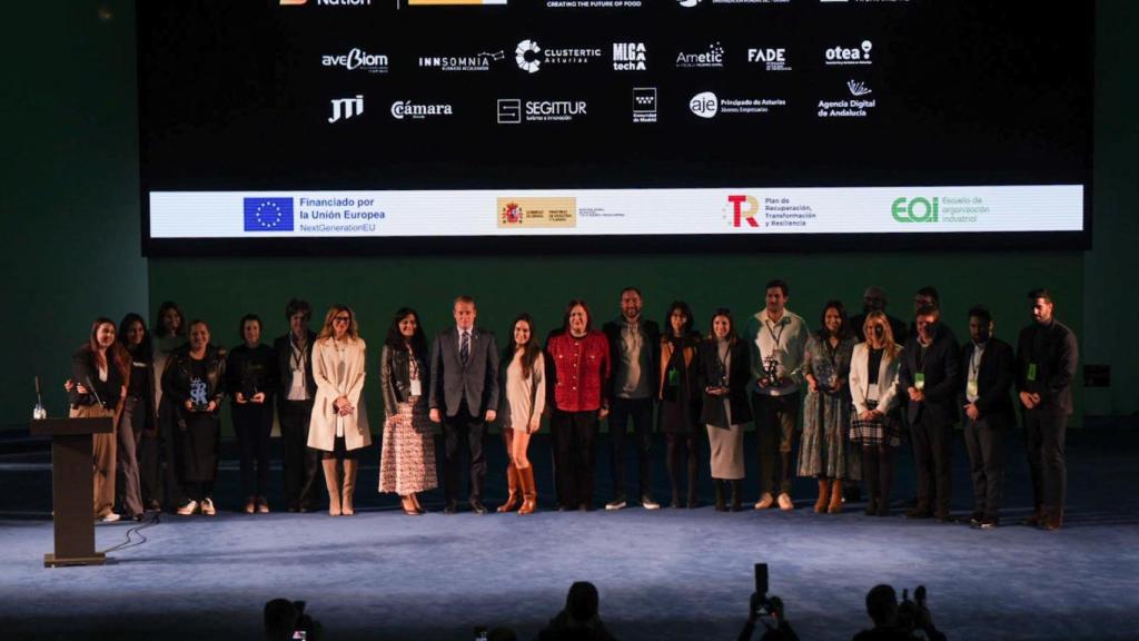 Foto de grupo de la primera edición de los Rural Startup Awards, este 16 de diciembre en Oviedo.