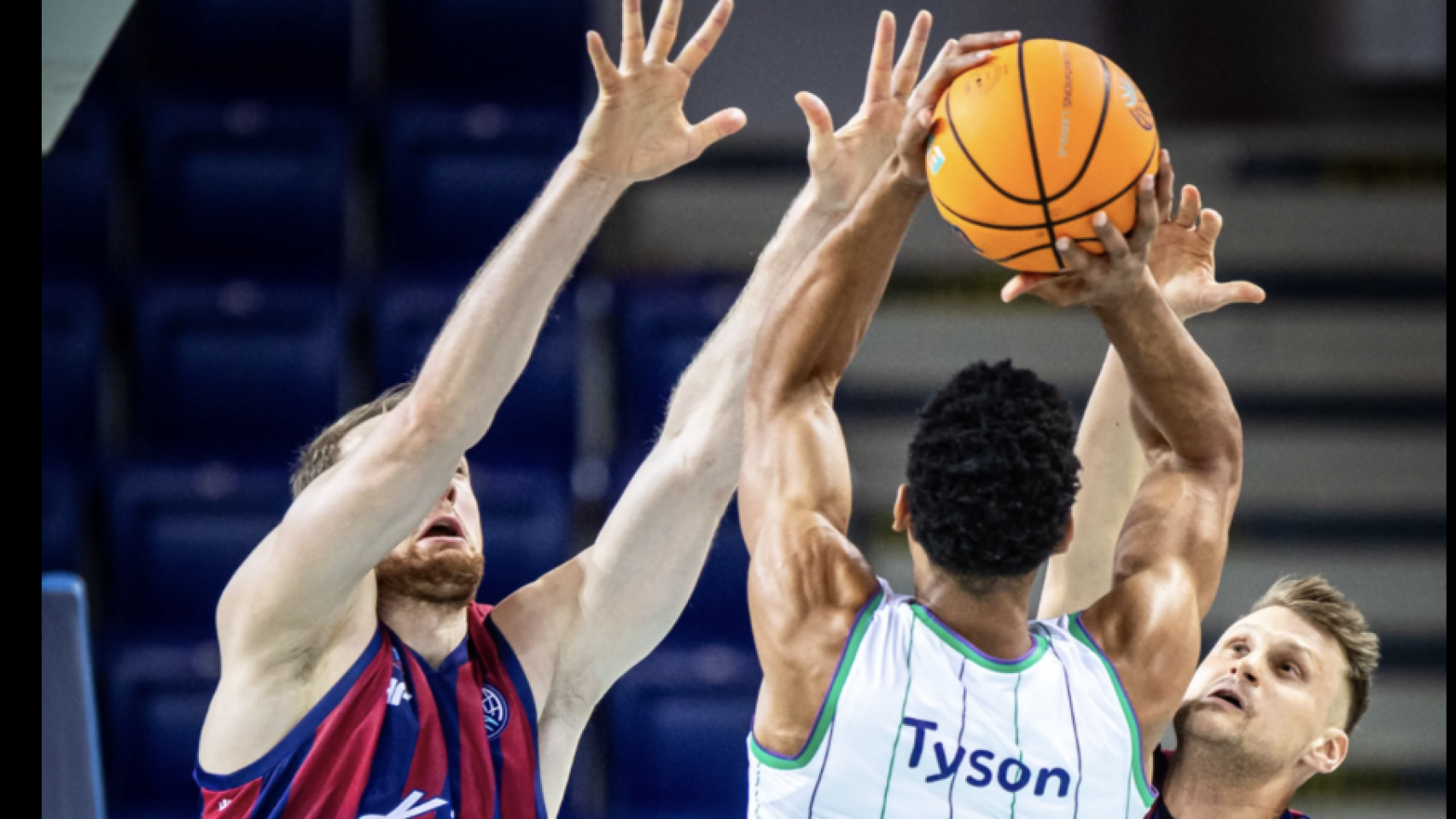 El Unicaja se toma en serio el trámite y arrolla en Polonia (67-91)