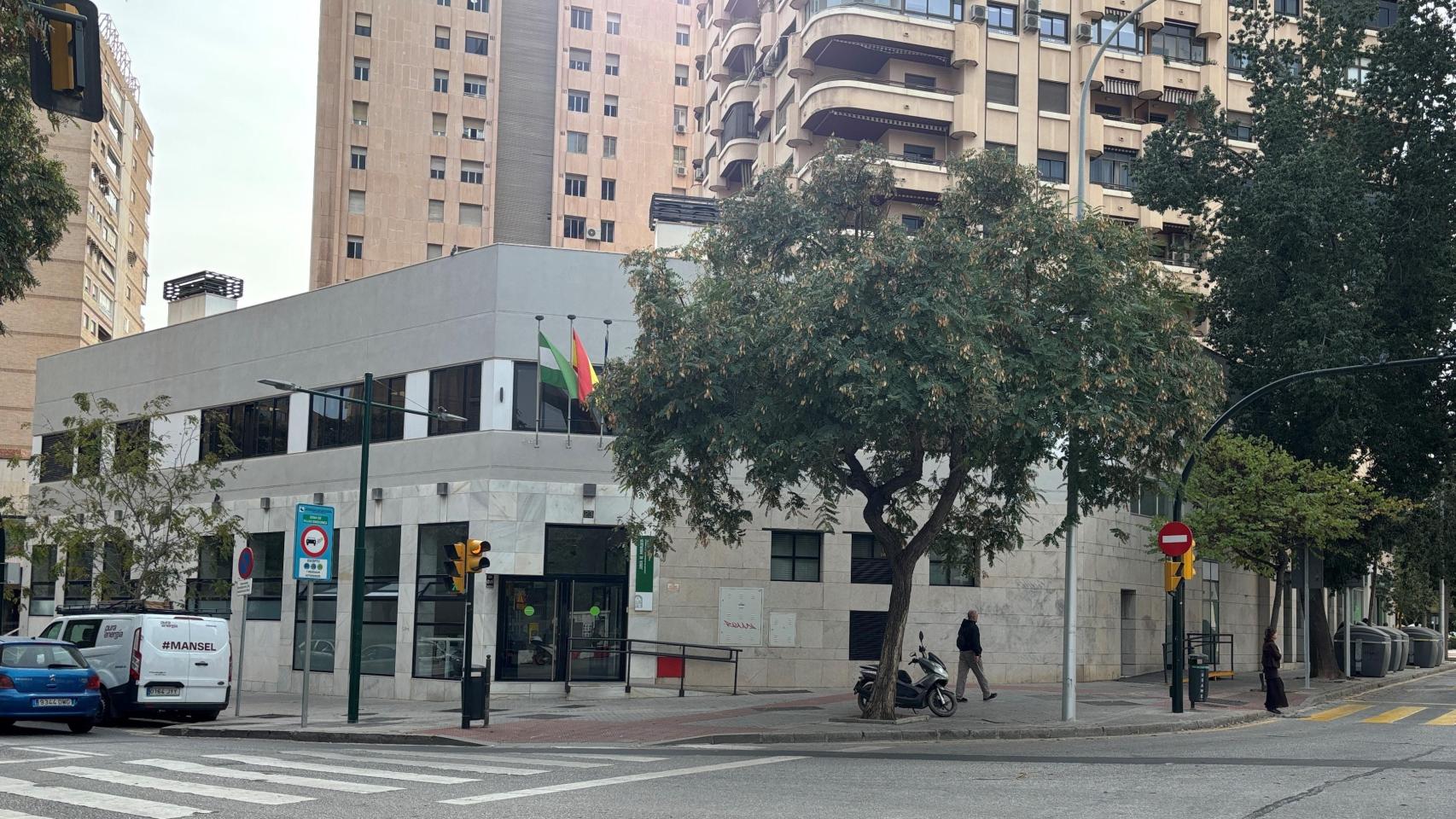 Imagen del edificio que acoge a la Delegación de Sostenibilidad Ambiental de la Junta de Andalucía en Málaga y que acaba de ser comprado por un inversor nacional.