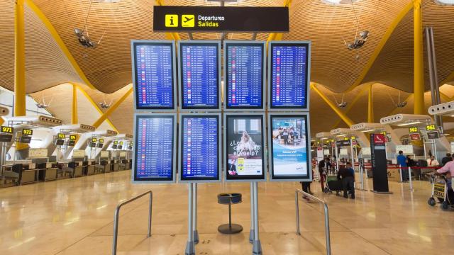 Panel vuelos del Aeropuerto Adolfo Suárez Madrid-Barajas.