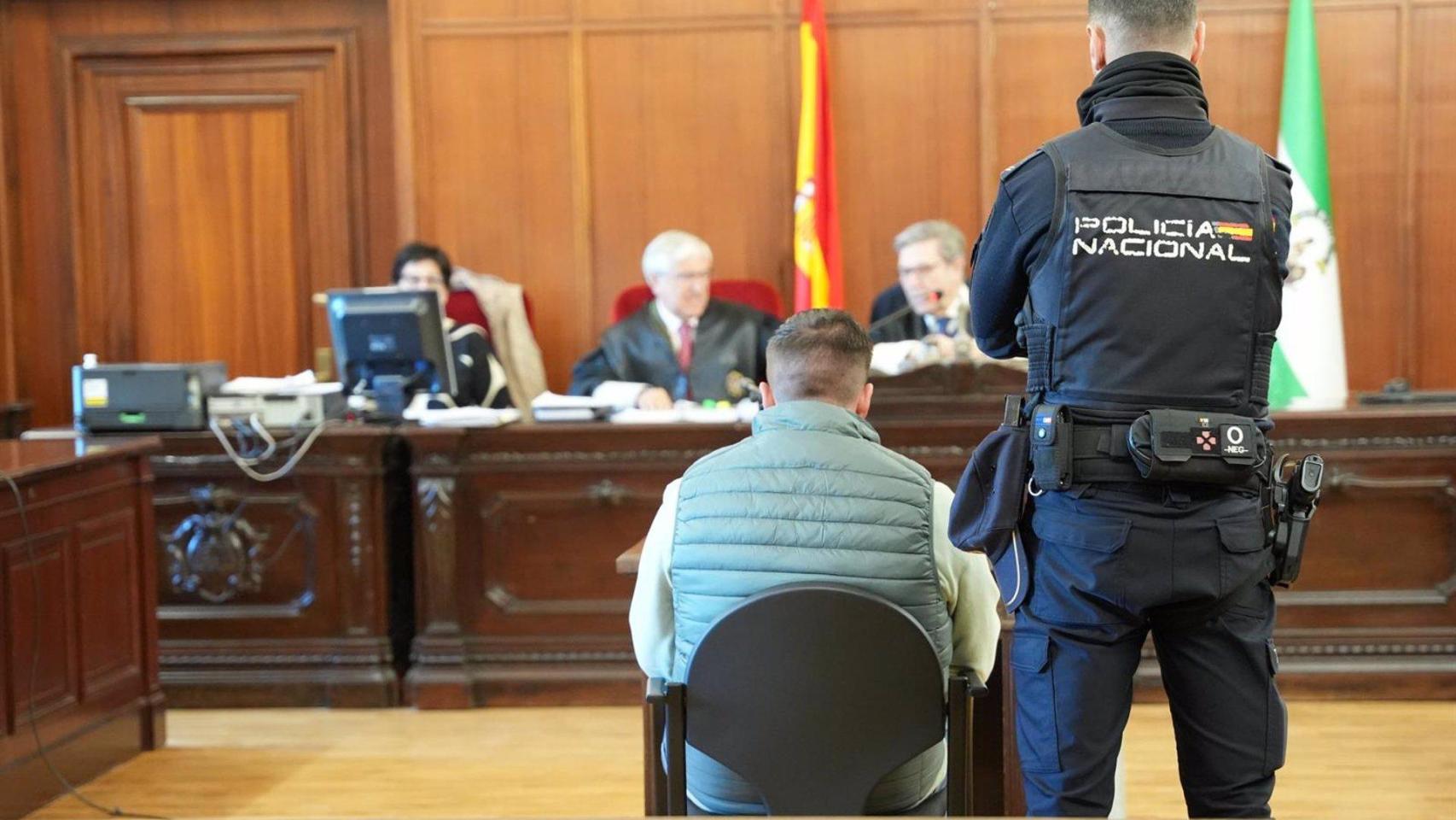 El asesino confeso de El Rubio, en el primer día del juicio.