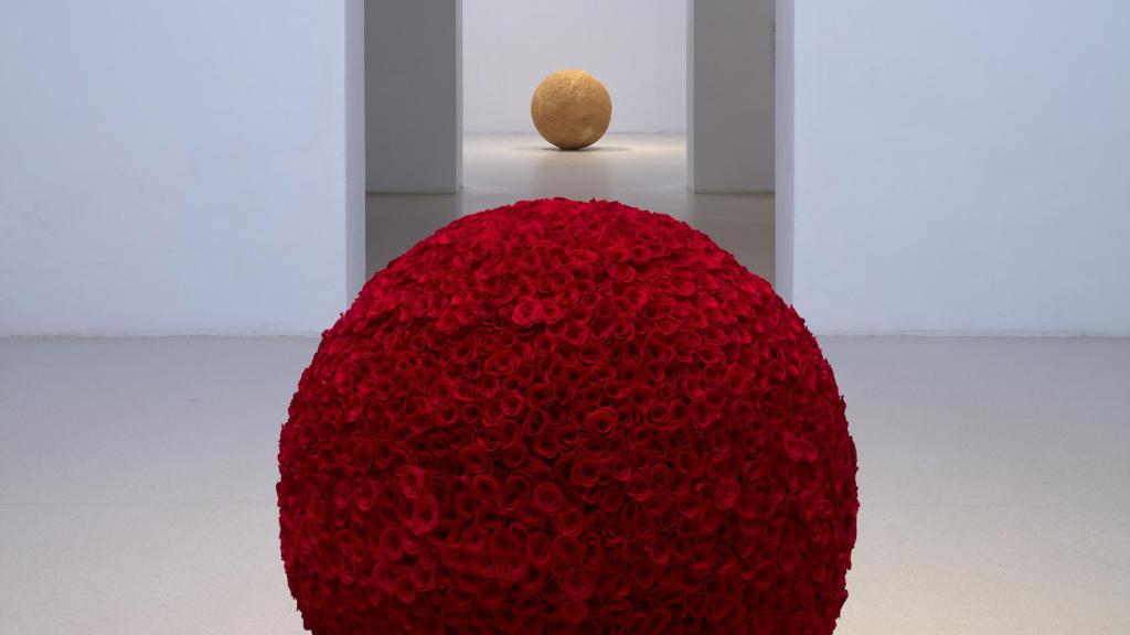 James Lee Byars: 'The Rose Table of Perfect', 1989. Foto: Museo Reina Sofía / The Estate of James Lee Byars